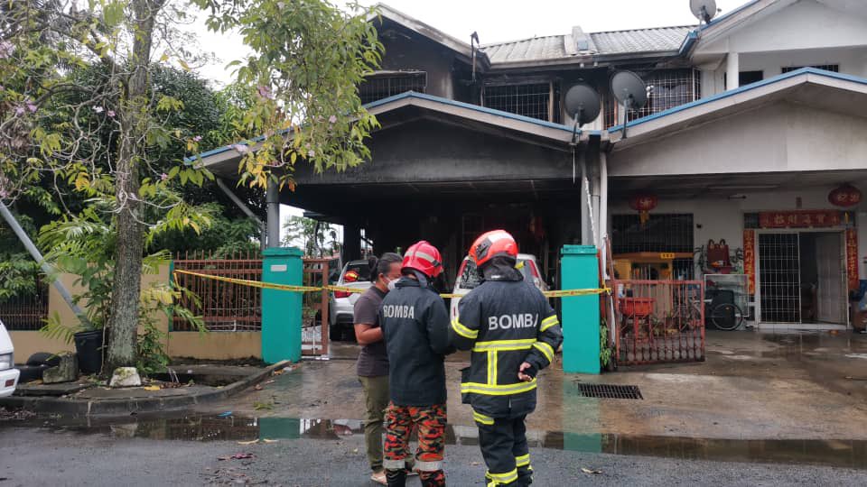 Four family members perished in a house fire in Taman Hungap, Penampang early today. u00e2u20acu201d Picture via Twitter
