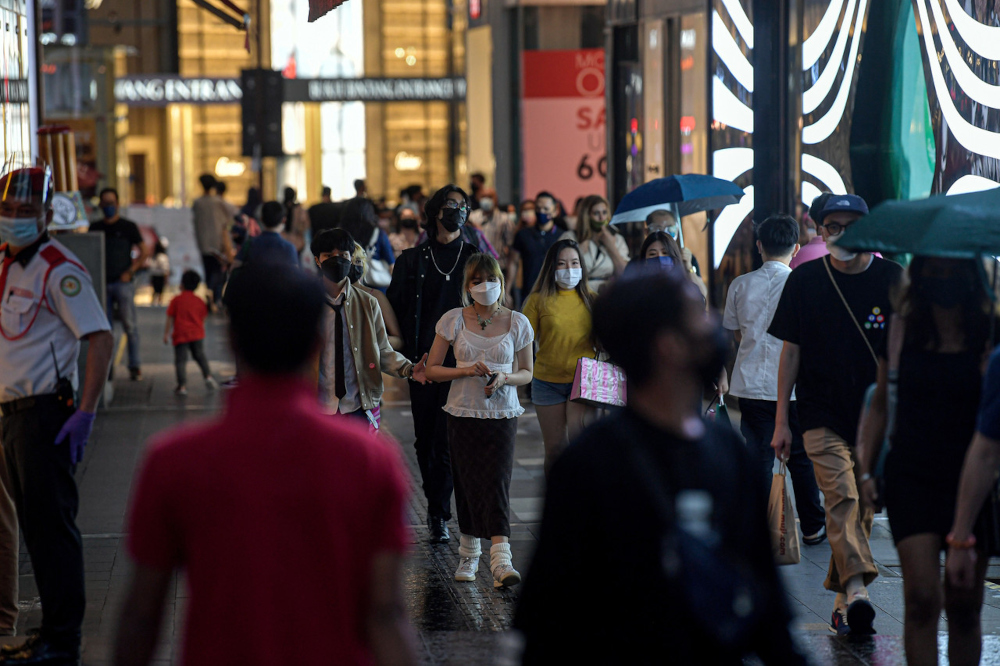Rain fails to deter the public from spending the long holiday weekend in Kuala Lumpur, September 19, 2021. u00e2u20acu201d Bernama pic 
