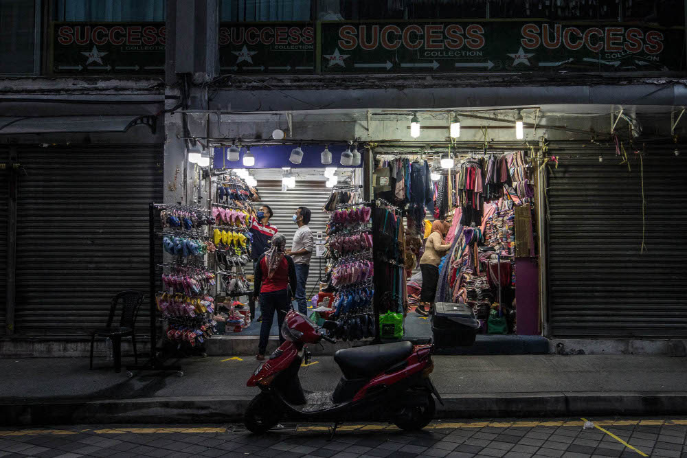 Shoppers wearing protective masks browse in a store during Phase One of the National Recovery Plan in Kuala Lumpur, September 2, 2021. u00e2u20acu201d Picture by Firdaus Latif