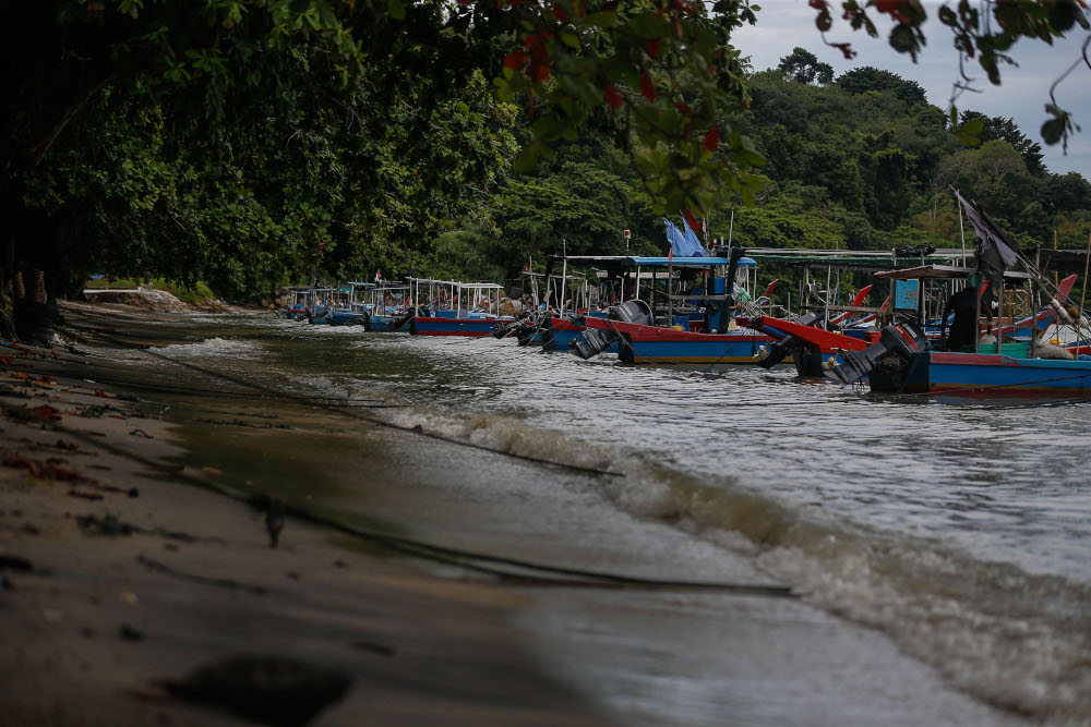 Fishing boats lined up at the coast of Gertak Sanggul in Penang, September 13, 2021. u00e2u20acu201d Picture by Sayuti Zainudin