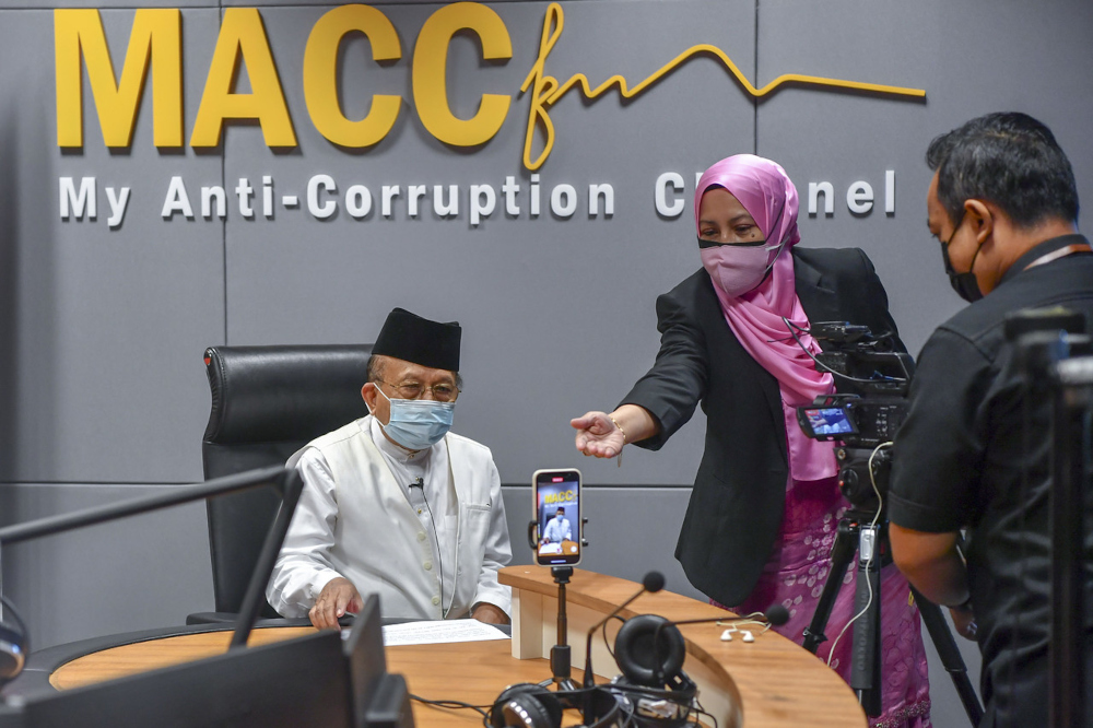 Special Committee on Corruption (JKMR) chairman Tan Sri Rais Yatim at the MACC headquarters in Putrajaya, September 3, 2021. u00e2u20acu201d Bernama pic 