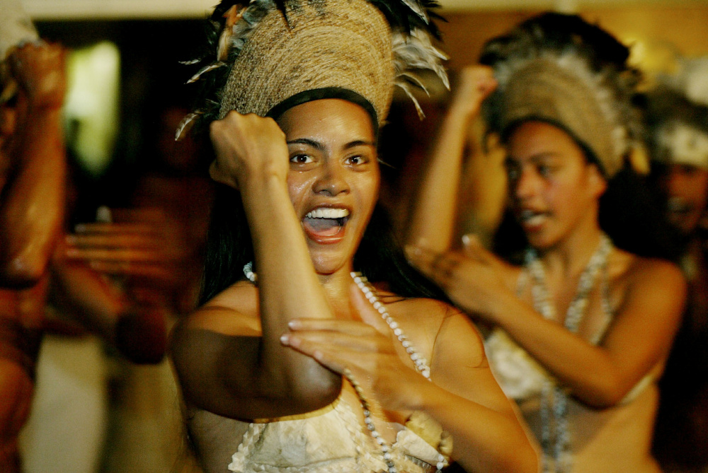 A native u00e2u20acu02dcRapa Nuiu00e2u20acu2122 woman does a traditional dance on Easter Island in this file picture taken on October 30, 2003. u00e2u20acu201d Reuters pic