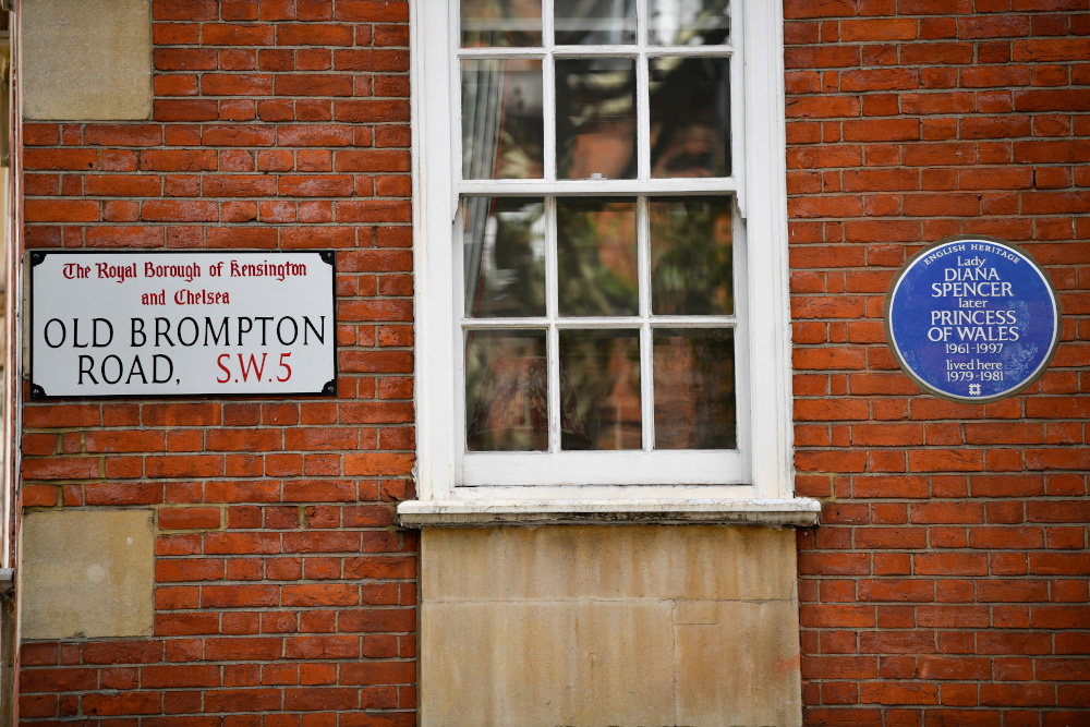 English Heritageu00e2u20acu2122s Blue Plaque to Diana, Princess of Wales marking the flat where she lived at the time of her engagement to Charles, Prince of Wales is pictured in London September 29, 2021. u00e2u20acu201d Reuters pic