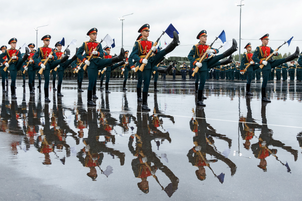 Russian honour guards take part in a ceremony opening the military exercise Zapad-2021 staged by the armed forces of Russia and Belarus at the Mulino training ground September 9, 2021. u00e2u20acu201d Vadim Savitskiy/Russian Defence Ministry Press Service pic via Reu