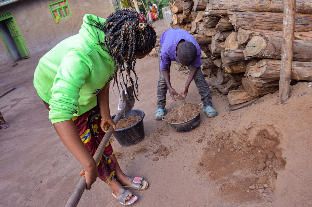 An Ebola orphan girl loads sand into a basin with her little brother in Butembo, Democratic Republic of Congo. August 26, 2021. u00e2u20acu201d Djiress Baloki/Thomson Reuters Foundation pic 