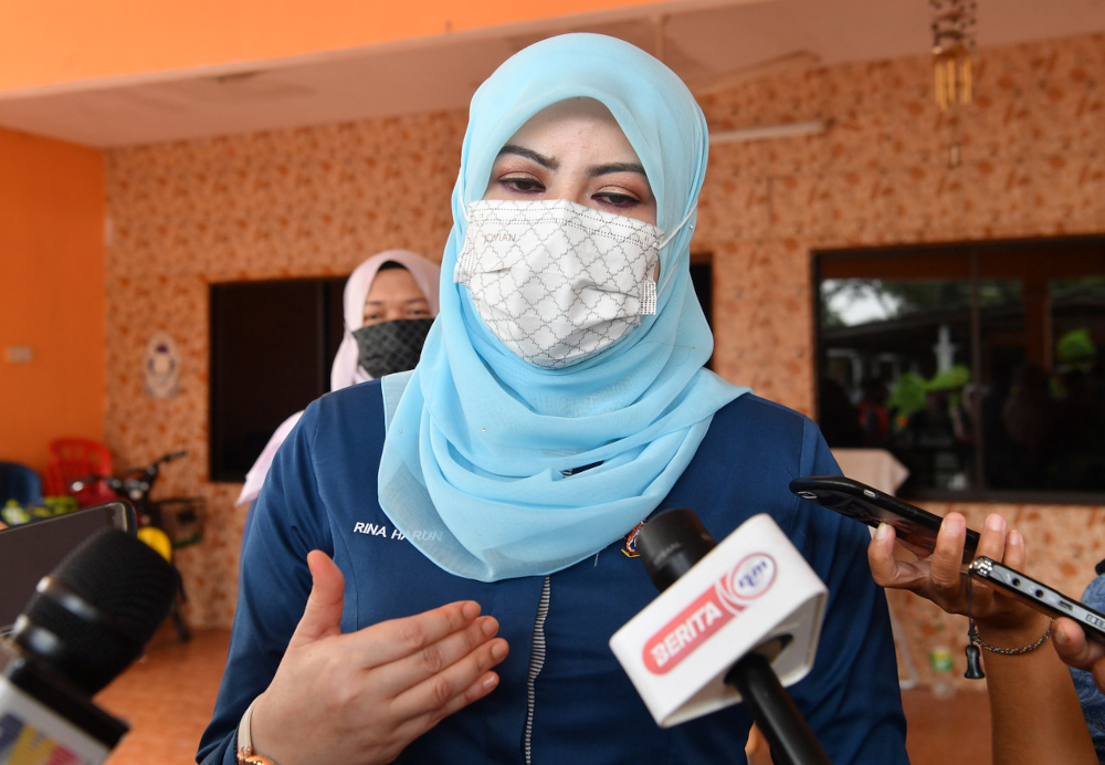 Women, Family and Community Development Minister Datuk Seri Rina Mohd Harun speaks to the media after presenting aid and food baskets in Sungai Pelek in Sepang, September 8, 2021. u00e2u20acu201d Bernama pic 