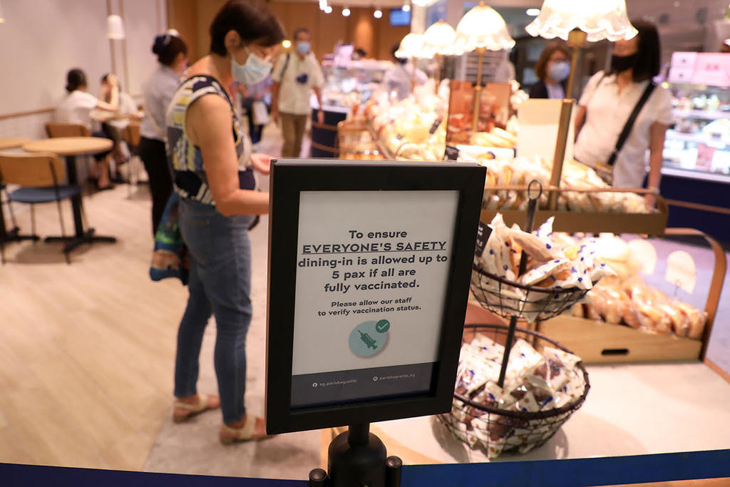 For using a fake document to gain entry into a dining place in violation of Covid-19 regulations, a 30-year-old man could be jailed or fined, or both. u00e2u20acu2022 TODAY pic