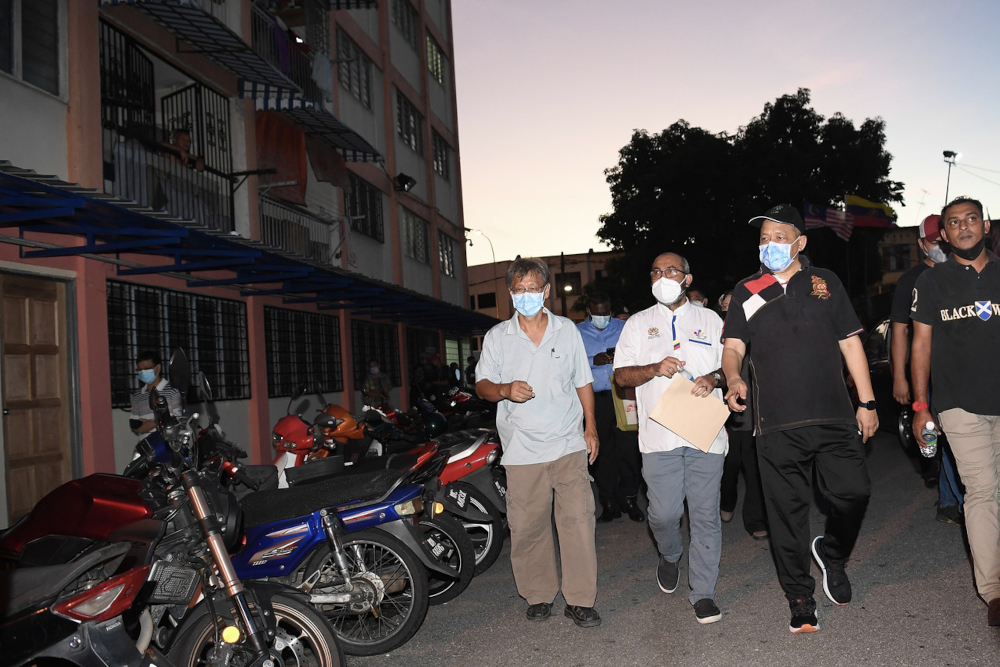 FT Minister Datuk Seri Shahidan Kassim visits the Surau Quba Pangsapuri Melur, Bandar Baru Sentul, September 20, 2021. u00e2u20acu201d Bernama pic 