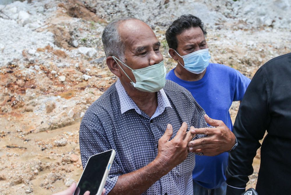 Persatuan Usahawan Agro Kampung Kolam chairman Abdul Aziz Abdul Manaf speaks to the press at Kampung Kolam in Tanjung Rambutan September 30, 2021. ― Picture by Farhan Najib