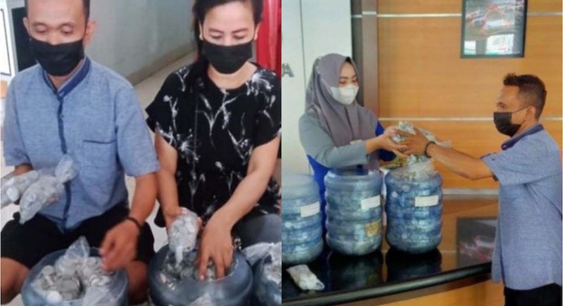 A street vendor and his wife saved up coins for three years to get their dream car. u00e2u20acu201d Picture via Facebook/Asriadi Syamsuddin 