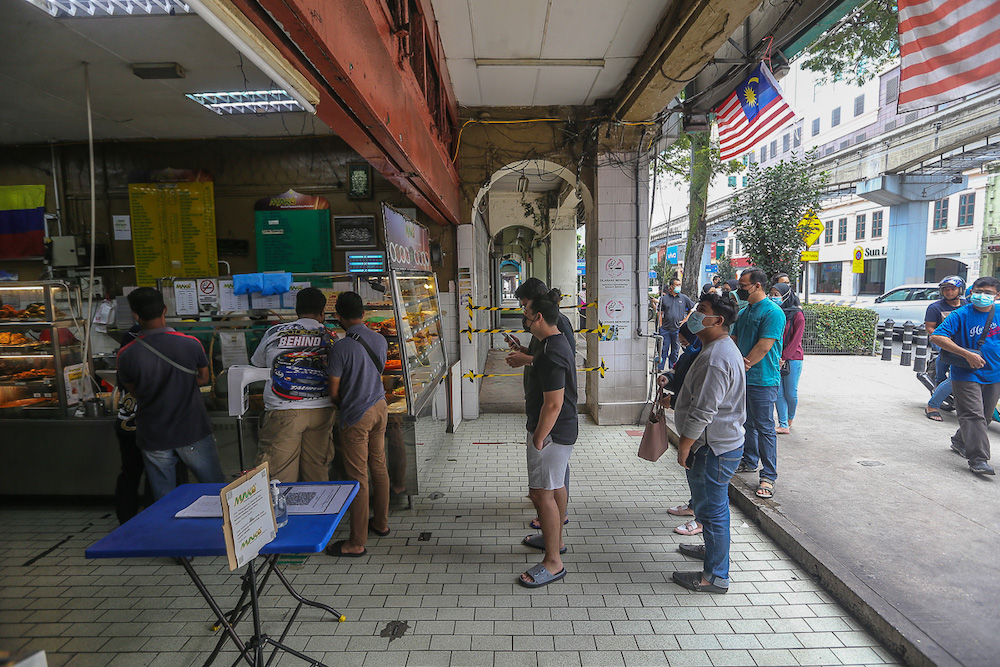 People wearing face masks queue to dine in at Mohd Yaseem Nasi Kandar in Kuala Lumpur October 10, 2021. u00e2u20acu201d Picture by Yusof Mat Isa