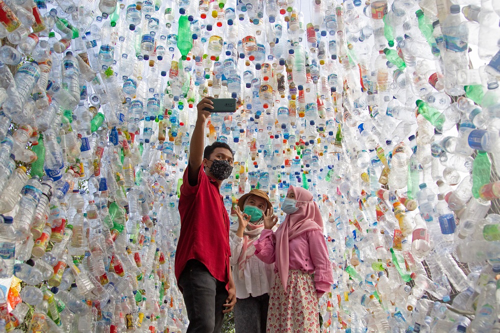 People take selfie pictures at u00e2u20acu02dcTerowongan 4444u00e2u20acu2122 or 4444 tunnel at the plastic museum constructed by Indonesiau00e2u20acu2122s environmental activist group Ecoton in Gresik regency near Surabaya September 28, 2021. u00e2u20acu201d Reuters pic