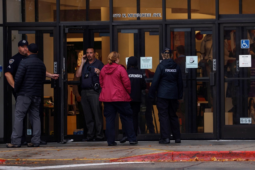 Law enforcement officers enter the scene of a shooting at the Boise Towne Square shopping mall in Boise Idaho October 25, 2021. u00e2u20acu201d Reuters pic