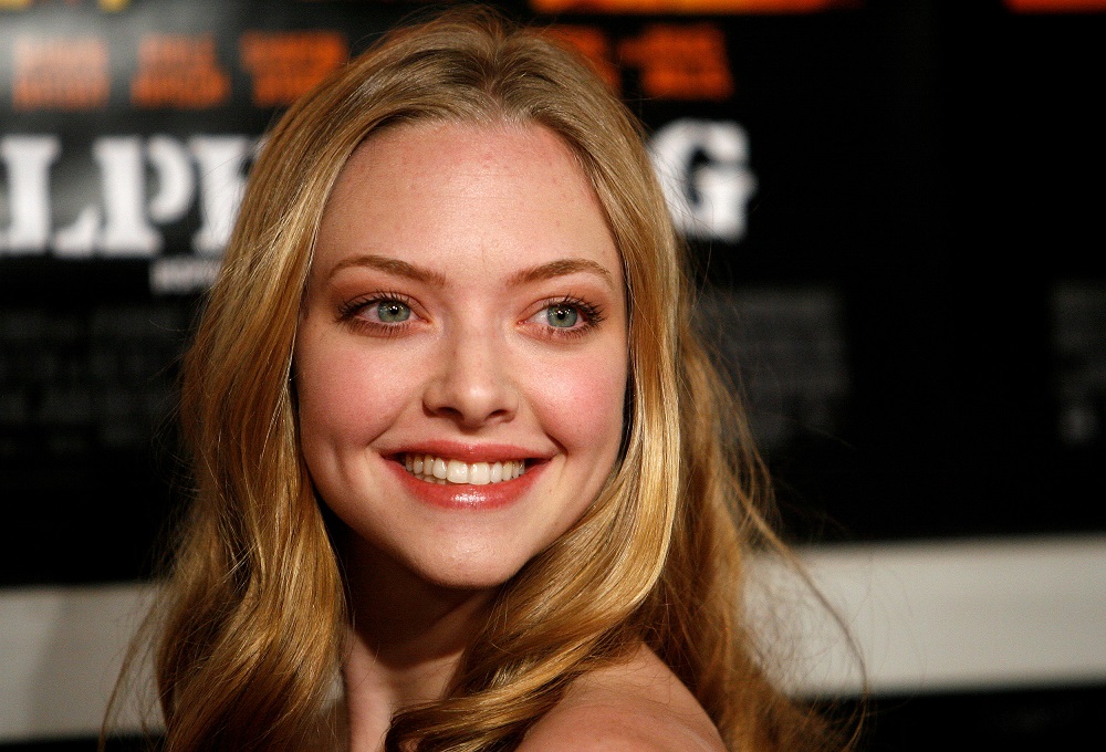 Cast member Amanda Seyfried smiles at the world premiere of u00e2u20acu02dcAlpha Dogu00e2u20acu2122 at the Arclight theatre in Los Angeles January 3, 2007. u00e2u20acu201d Reuters pic