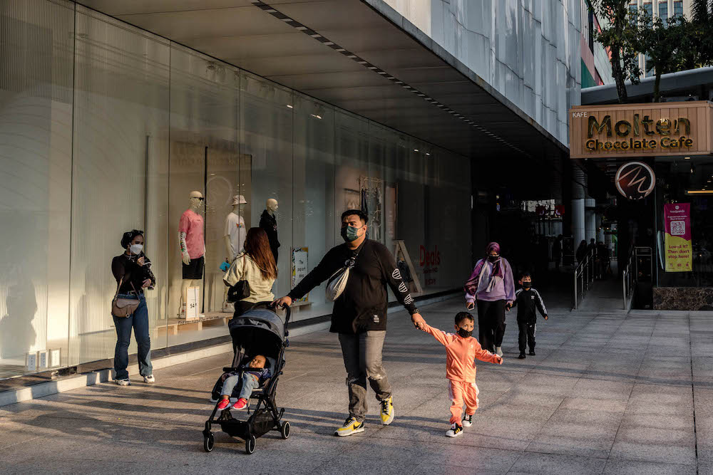 People are seen wearing protective masks as they walk along the Bukit Bintang shopping area in Kuala Lumpur on October 9, 2021. u00e2u20acu201d Picture by Firdaus Latif
