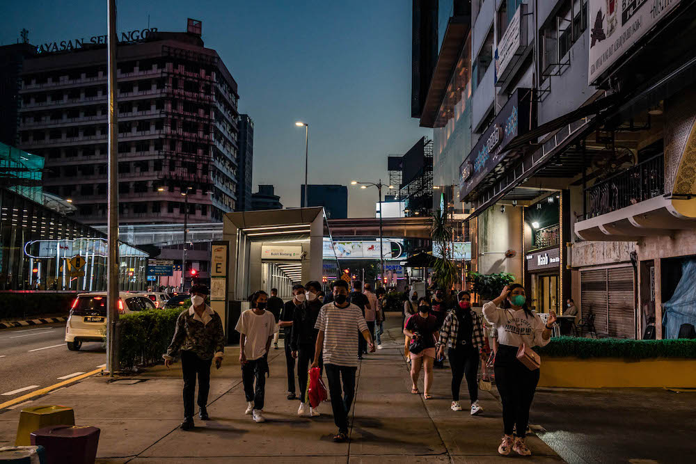 People are seen wearing protective masks as they walk along the Bukit Bintang shopping area in Kuala Lumpur on October 9, 2021. u00e2u20acu201d Picture by Firdaus Latif