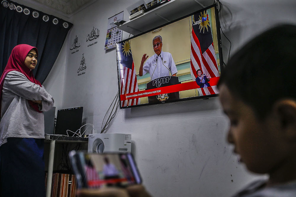 A family watches the live telecast of Prime Minister Datuk Seri Ismail Sabri October 10, 2021. u00e2u20acu2022 Picture by Hari Anggara