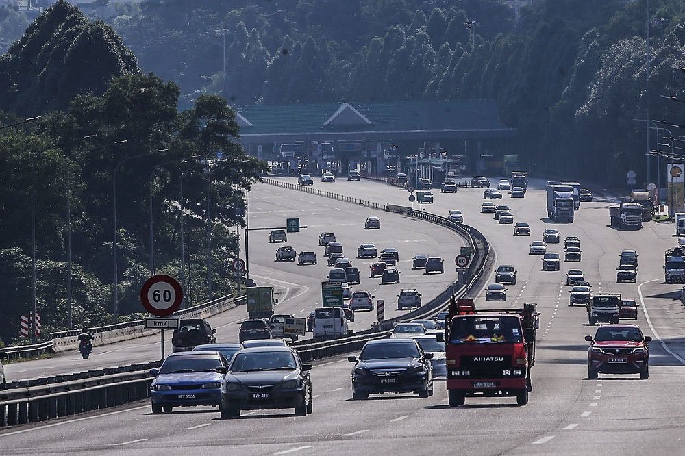 A general view of traffic at the North-South Highway heading towards North October 11, 2021. u00e2u20acu201d Picture by Hari Anggara