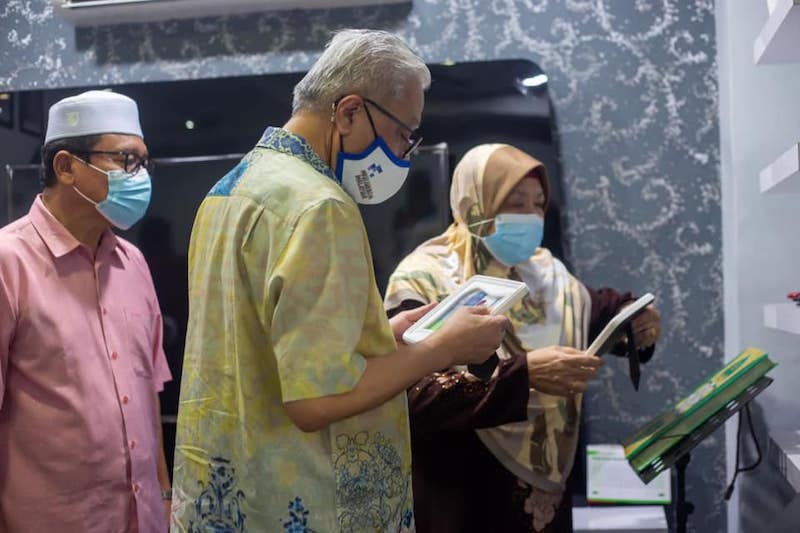 Datuk Seri Ismail Sabri had made a visit to the children's home in Seri Kembangan. u00e2u20acu201d Photo via Facebook/Ismail Sabri
