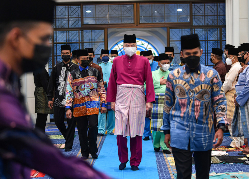 Deputy Yang di-Pertuan Agong Sultan Nazrin Shah is seen at the Perak Maulidur Rasul celebration at Sultan Azlan Shah mosque, October 18, 2021. u00e2u20acu201d Bernama picnn