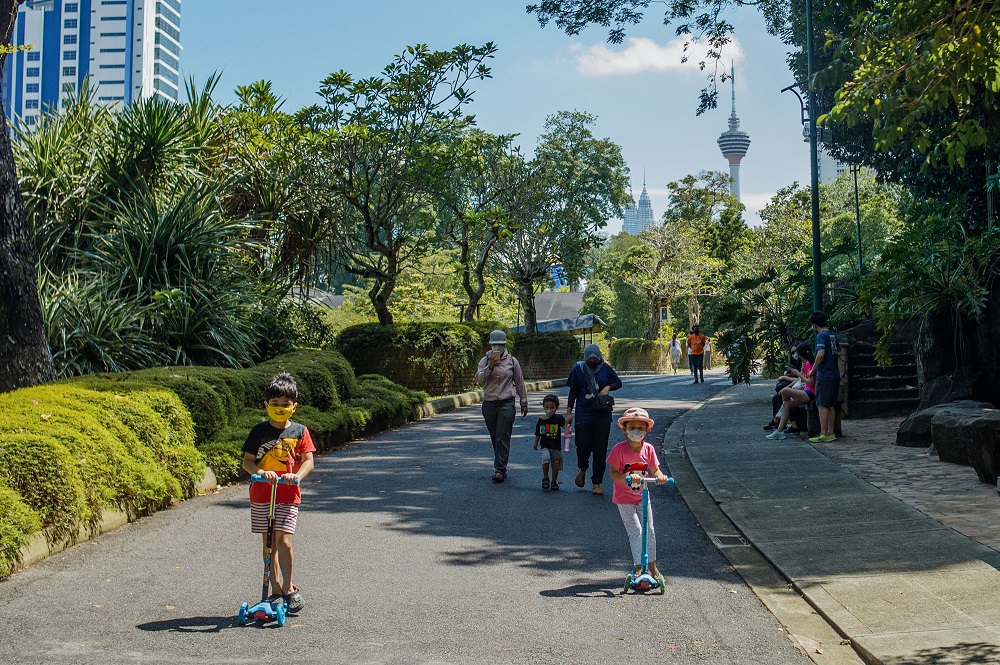 People spending a leisurely afternoon with family and friends at the Botanical lake garden in Kuala Lumpur October 23, 2021. u00e2u20acu201d Picture by Shafwan Zaidon