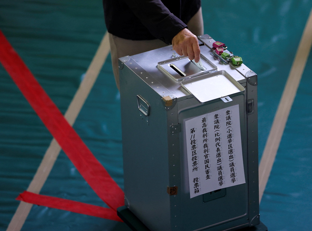 A voter casts a ballot in the lower house election at a polling station, amid the coronavirus disease (Covid-19) pandemic, in Tokyo, Japan October 31, 2021. u00e2u20acu201d Reuters pic