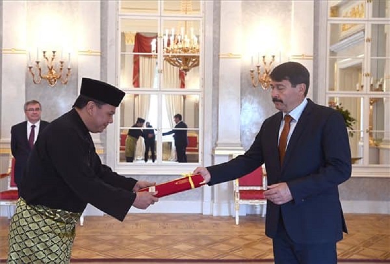 Francisco Munis (left), a career diplomat who hails from Sabah, is also accredited as the designated Ambassador of Malaysia to Slovenia and the Republic of North Macedonia based in Budapest. u00e2u20acu201d Picture via Facebook/ Embassy of Malaysia in Budapest