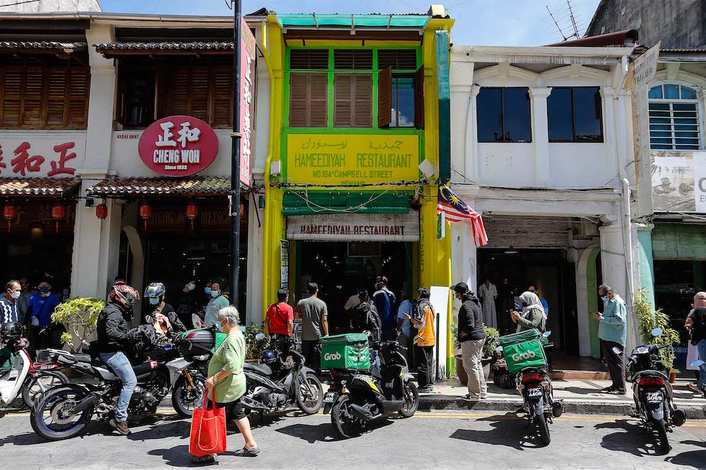 Customers wait for their turn to be served at Hameediyah Nasi Kandar in George Town, Penang October 22, 2021. u00e2u20acu201d Picture by Sayuti Zainudin