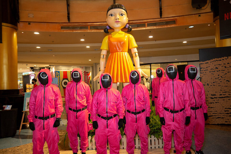 The ‘red light, green light’ giant doll is now in Sunway Pyramid. — Picture courtesy of Netflix