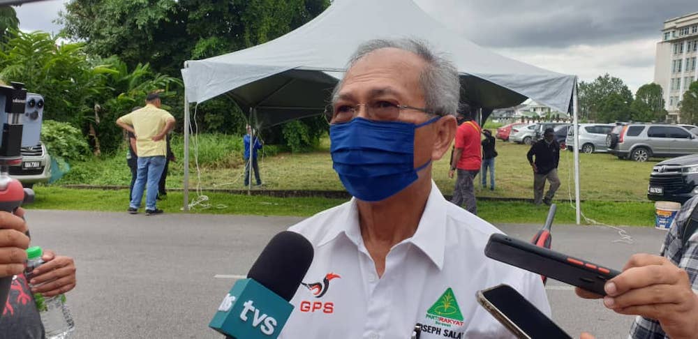 Datuk Joseph Salang Gandum speaks to reporters outside Masingu00e2u20acu2122s residence. u00e2u20acu201d Borneo Post pic