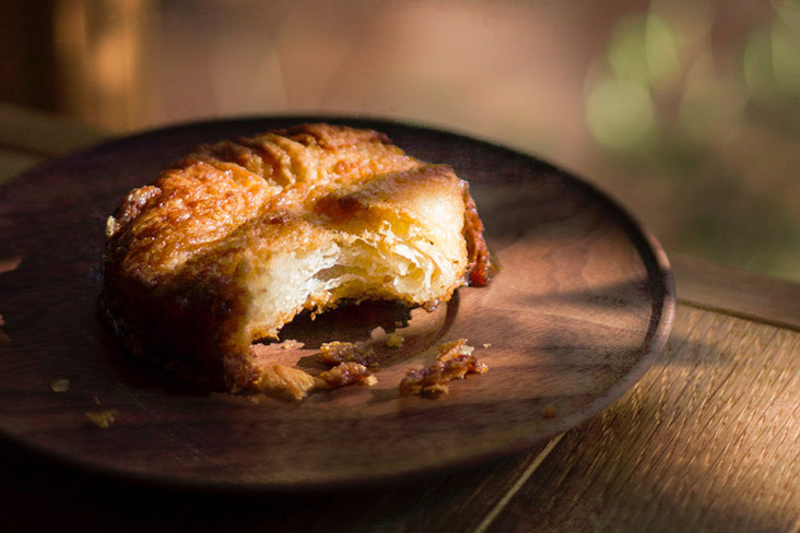 Apple pies are what autumn tastes like.