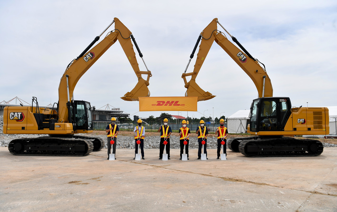 Secretary -General of the Ministry of Transport Datuk Isham Ishak with DHL Express Malaysia and Brunei Managing Director Julian Neo posing at the DHL Kuala Lumpur Gateway Groundbreaking Ceremony at the Kuala Lumpur International Airport Air Cargo Terminal