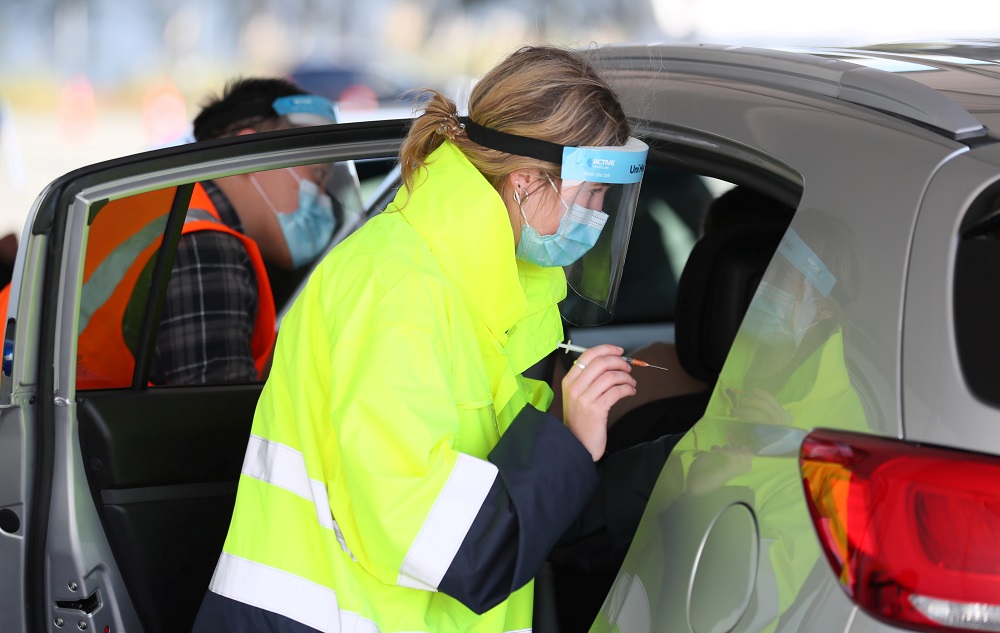 Health workers attend to members of the public at a drive-through Covid-19 vaccination clinic in Auckland, New Zealand October 16, 2021. u00e2u20acu2022 Reuters pic