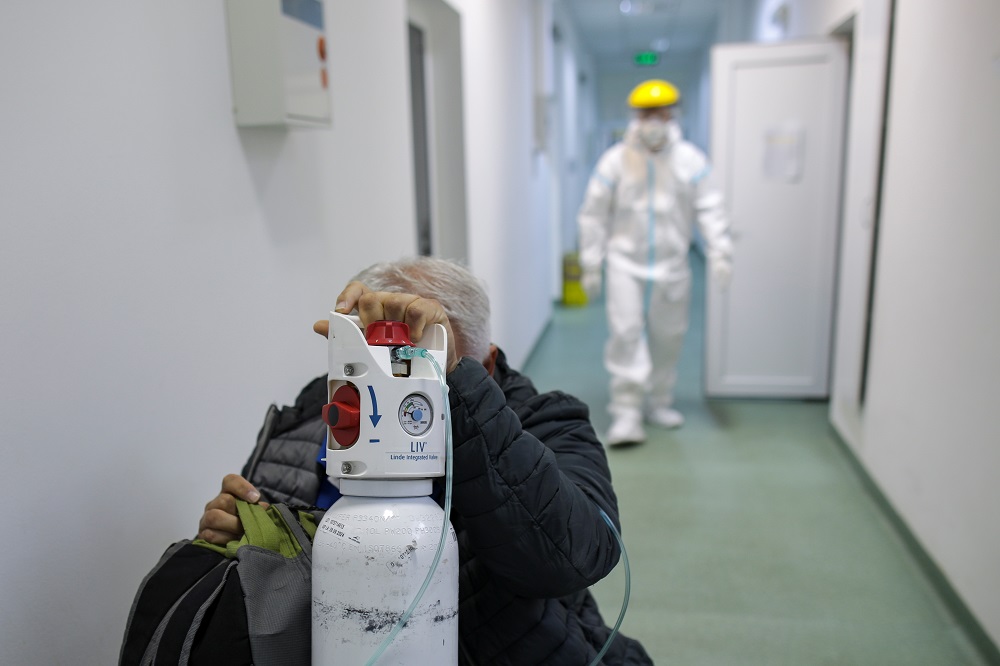 A man sits in a wheel chair while taking in oxygen from a mobile tank and waiting to be placed on an extra bed in the Covid-19 ward of Marius Nasta Pneumology Institute in Bucharest, Romania October 3, 2021. u00e2u20acu2022 Inquam Photos/Octav Ganea via Reuters