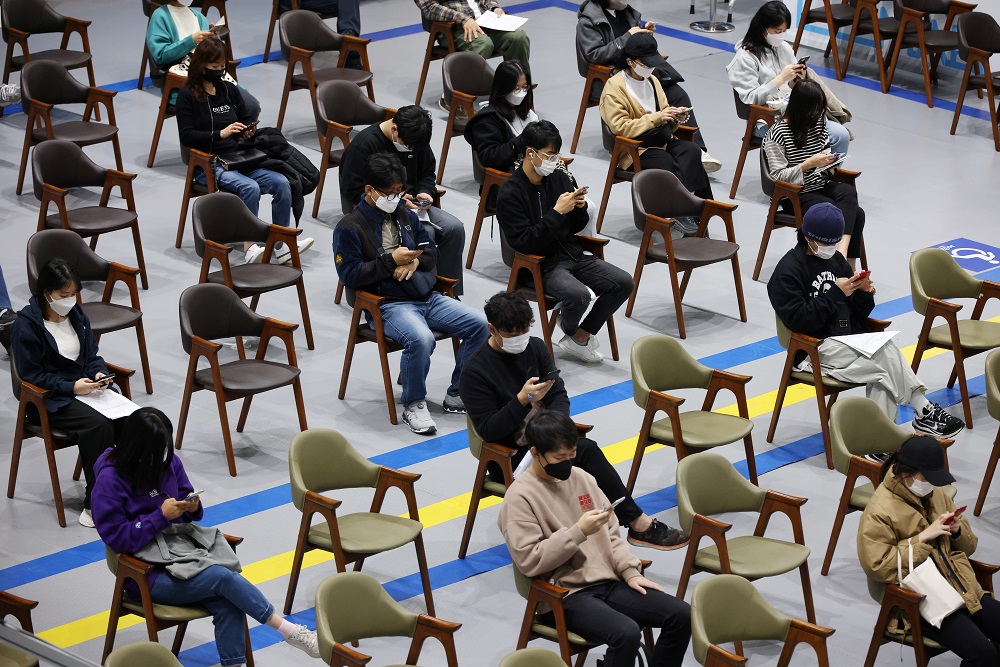 People who got a dose of the Pfizer-BioNTech vaccine wait to check for possible abnormal reactions at a Covid-19 vaccination centre in Seoul, South Korea October 29, 2021. u00e2u20acu2022 Reuters pic