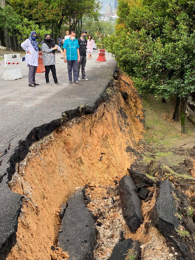 Residents looking at the landslide that took place along Jalan Lingkungan Negri Sembilan, Federal Hills October 24, 2021. — Picture by Bukit Bandaraya Residents Association