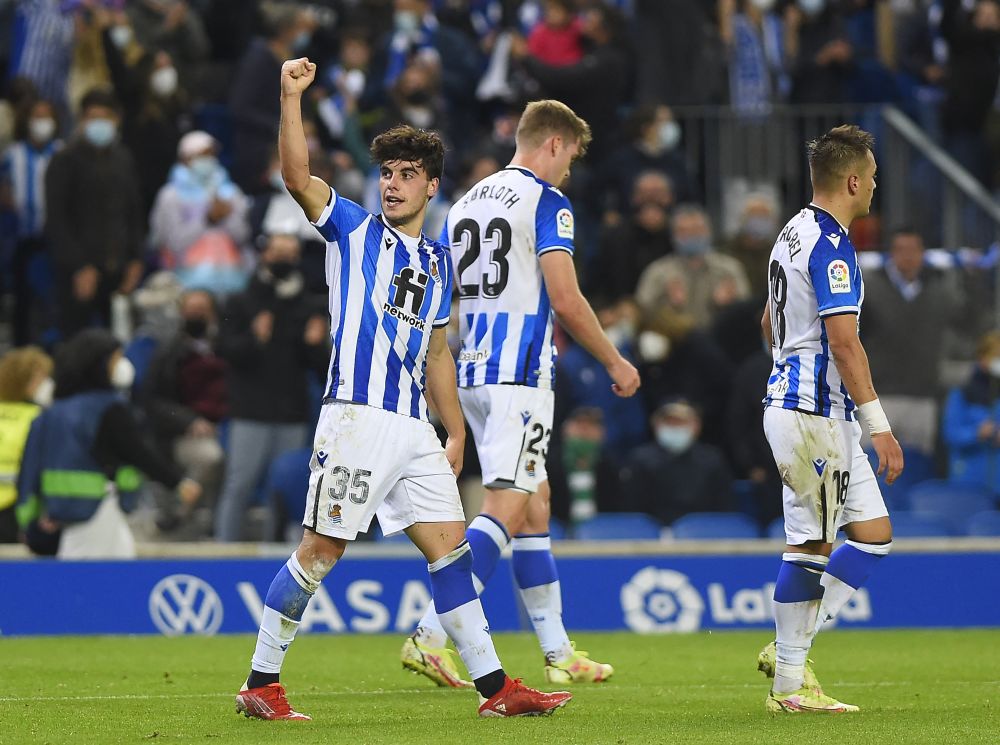 Real Sociedad's Spanish forward Julen Lobete (Lleft) celebrates after scoring his team's first goal against RCD Mallorca at the Anoeta Stadium in San Sebastian October 16, 2021. u00e2u20acu201d AFP picnn