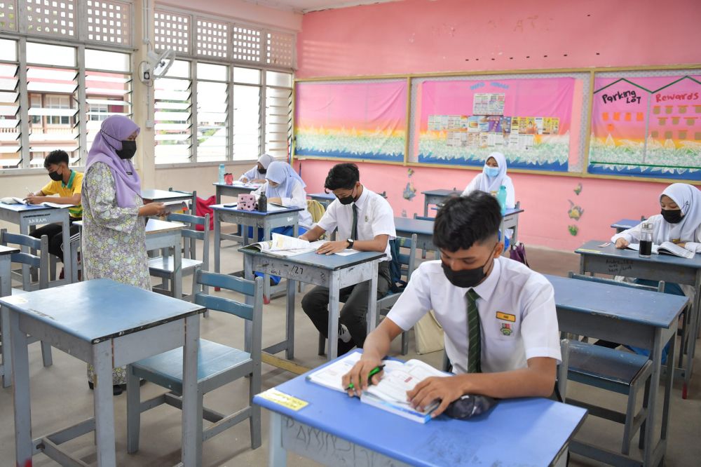 Sekolah Menengah Kebangsaan Sultan Sulaiman students resume lessons in Kuala Terengganu October 3, 2021. u00e2u20acu201d Bernama picnn