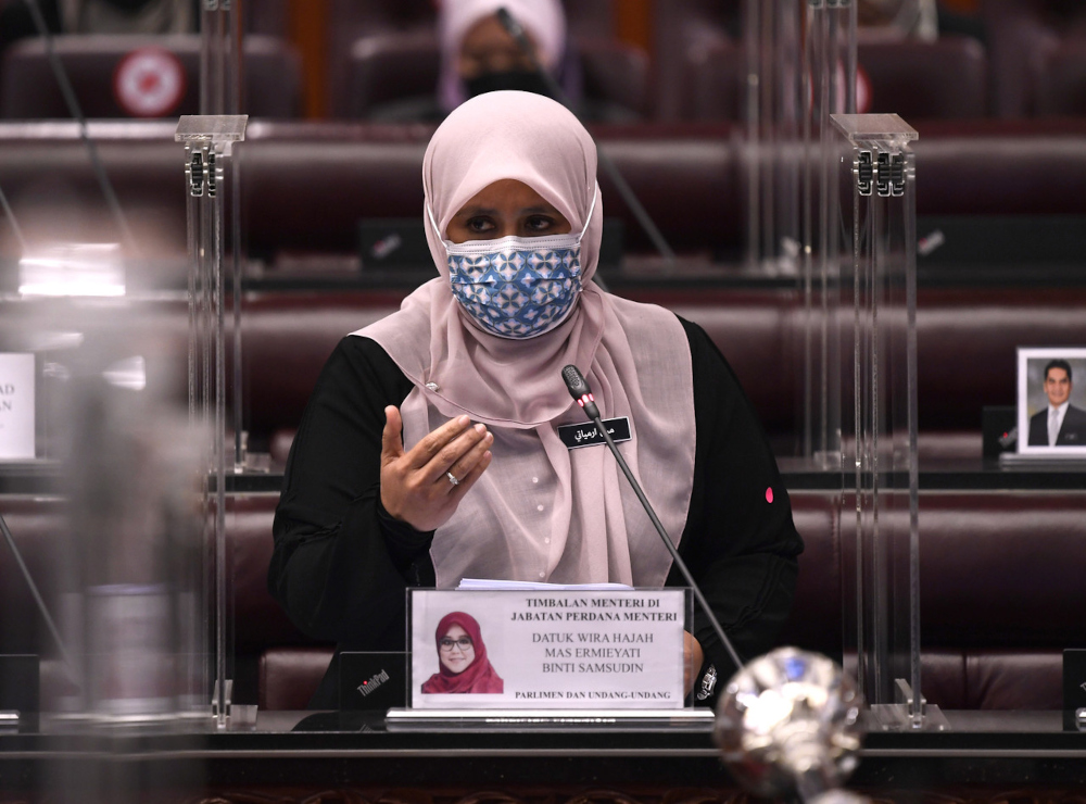 Deputy Minister in the Prime Ministeru00e2u20acu2122s Department (Parliament and Law) Datuk Mas Ermieyati Samsudin winding up the debate on the motion at the Dewan Negara, October 26, 2021. u00e2u20acu201d Bernama pic 