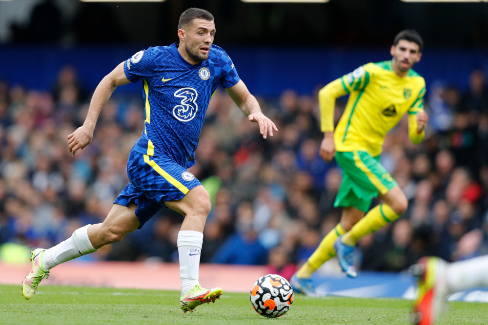 Chelseau00e2u20acu2122s Croatian midfielder Mateo Kovacic controls the ball during the English Premier League football match between Chelsea and Norwich City at Stamford Bridge in London on October 23, 2021. u00e2u20acu201d AFP picnn