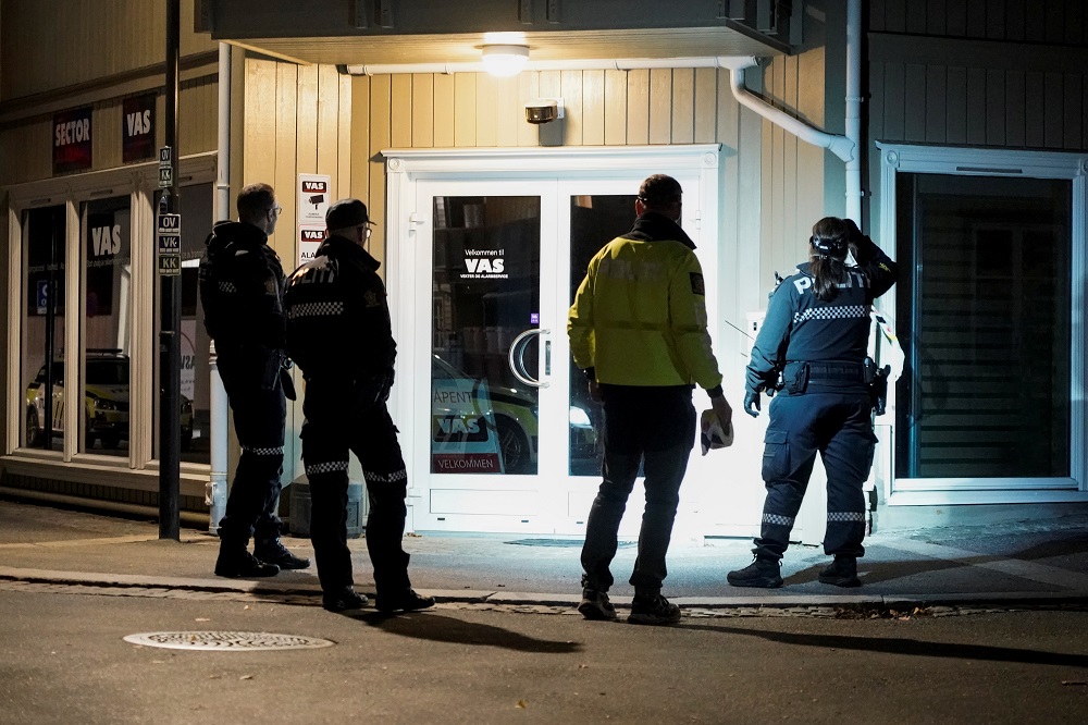 Police officers investigate after several people were killed and others were injured by a man using a bow and arrow to carry out attacks, in Kongsberg, Norway, October 13, 2021. u00e2u20acu2022 Terje Pedersen/NTB/via via Reuters