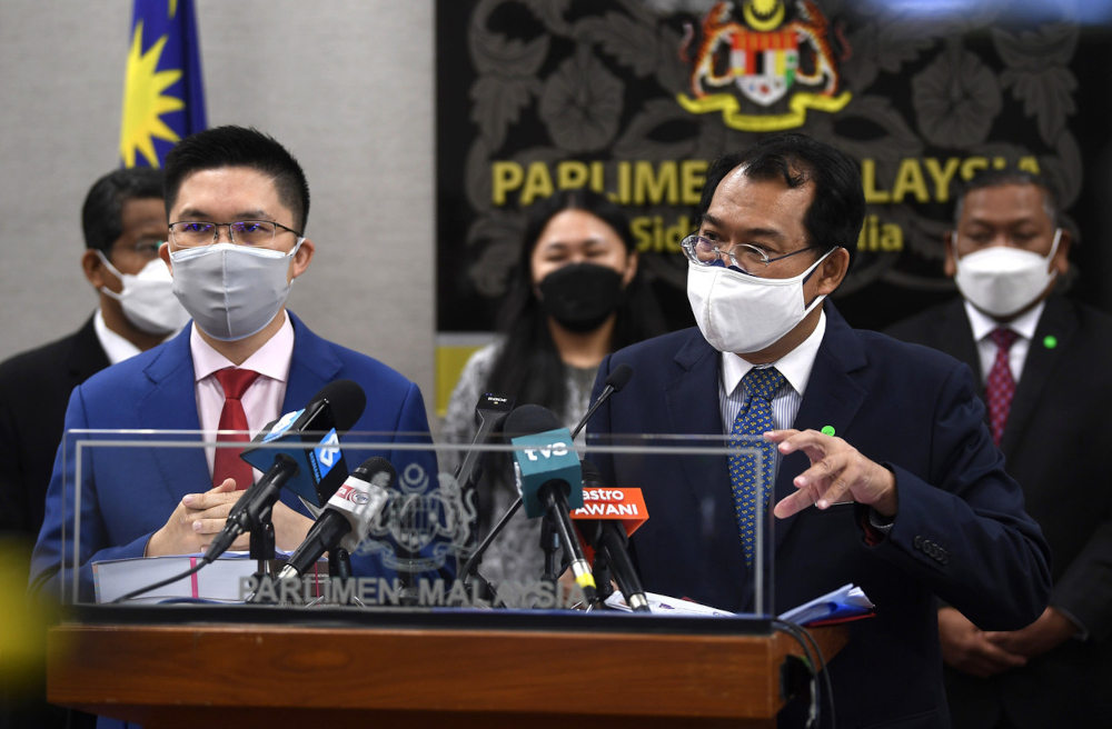 Auditor-General Datuk Nik Azman Nik Abdul Majid with PAC chairman Wong Kah Woh at Parliament Building, October 28, 2021. u00e2u20acu201d Bernama pic