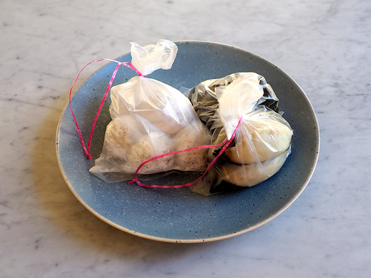 Have a lovely weekend breakfast with these handmade 'cha guo' that you can get at the Overseas Union Garden market