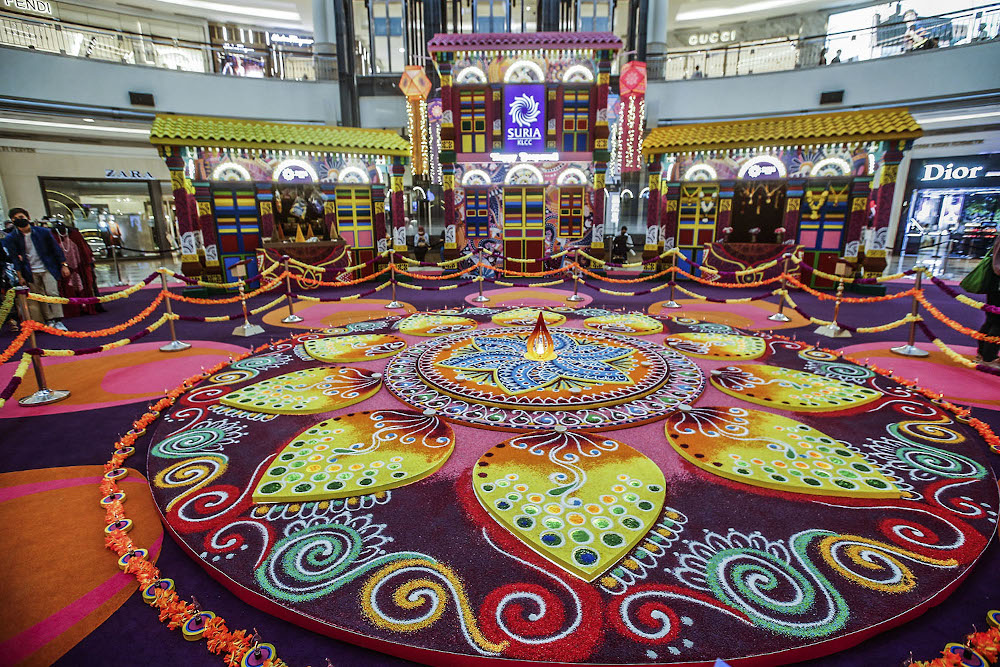 Suria KLCCu00e2u20acu2122s deco features u00e2u20acu02dckolamu00e2u20acu2122-inspired floral decorations, props and vendors selling all kinds of Deepavali snacks this year. u00e2u20acu201d Picture by Hari Anggara