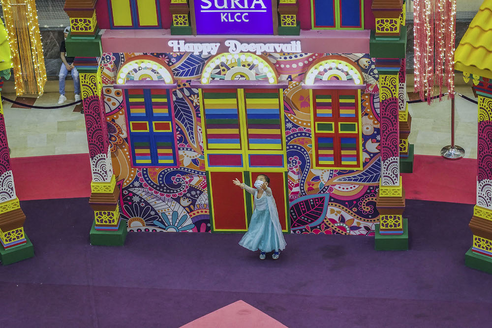 Suria KLCC decorated with various ornaments in conjunction with the Deepavali celebration. — Picture by Hari Anggara