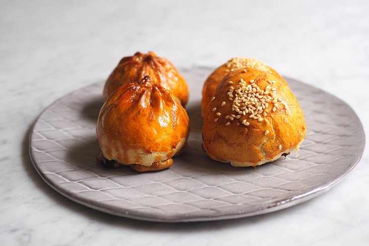 If you want a savoury tea time bite, there's their ‘siu bao’ and chicken ‘sou’ which is their version of ‘char siu sou’