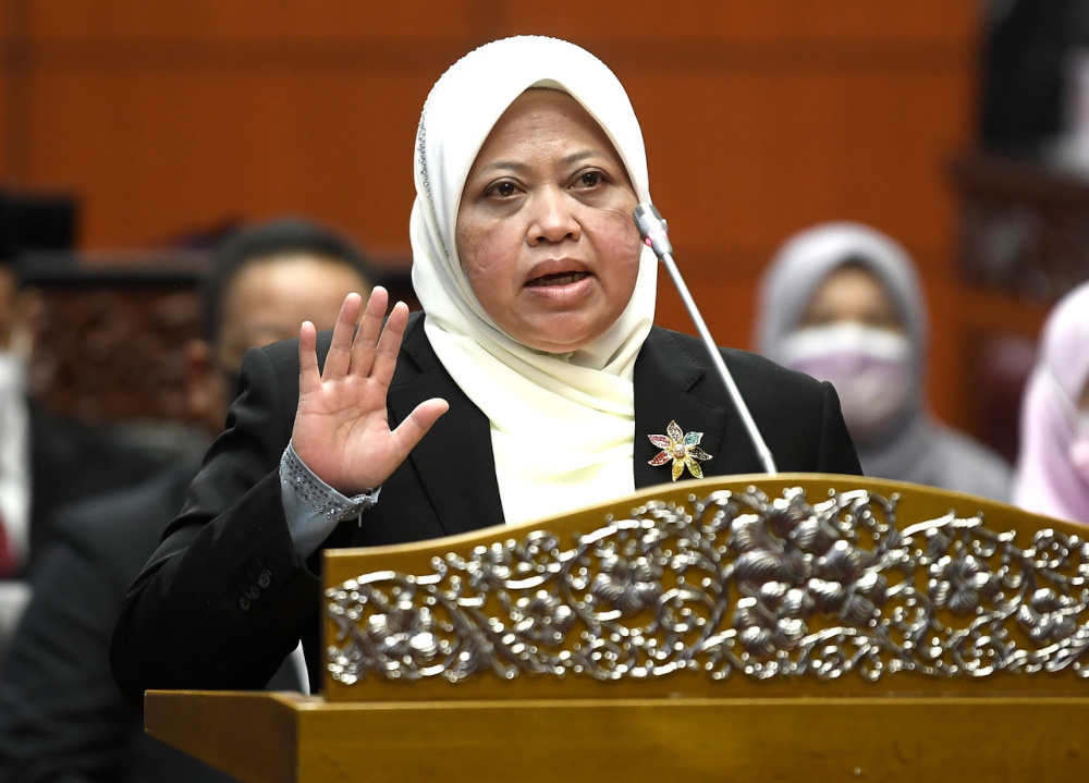 Senator Wan Martina Wan Yusoff takes her oath as a member of the Senate at the Dewan Negara, Parliament Building, September 9, 2021. u00e2u20acu201d Bernama pic 