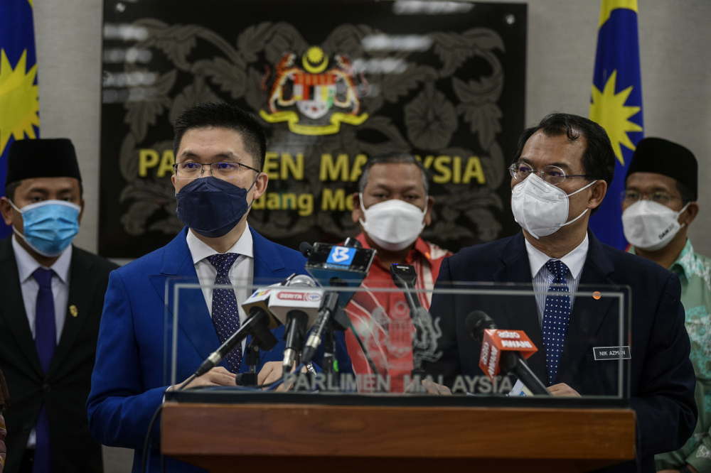 PAC chairman Wong Kah Woh with Auditor-General Datuk Nik Azman Nik Abdul Majid at Parliament Building, October 28, 2021. u00e2u20acu201d Bernama pic 
