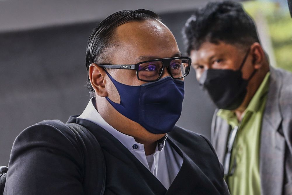 Lawyer Hamidi Mohd Noh arrives at the Kuala Lumpur High Court October 11, 2021. — Picture by Hari Anggara
