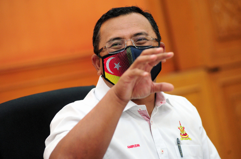 Selangor Mentri Besar Datuk Seri Amirudin Shari speaks during a weekly media conference at the State Secretariat Building in Shah Alam, October 7, 2021. u00e2u20acu201d Bernama pic 